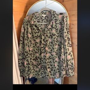 JODIFL Green and Pink Leopard Print Blouse